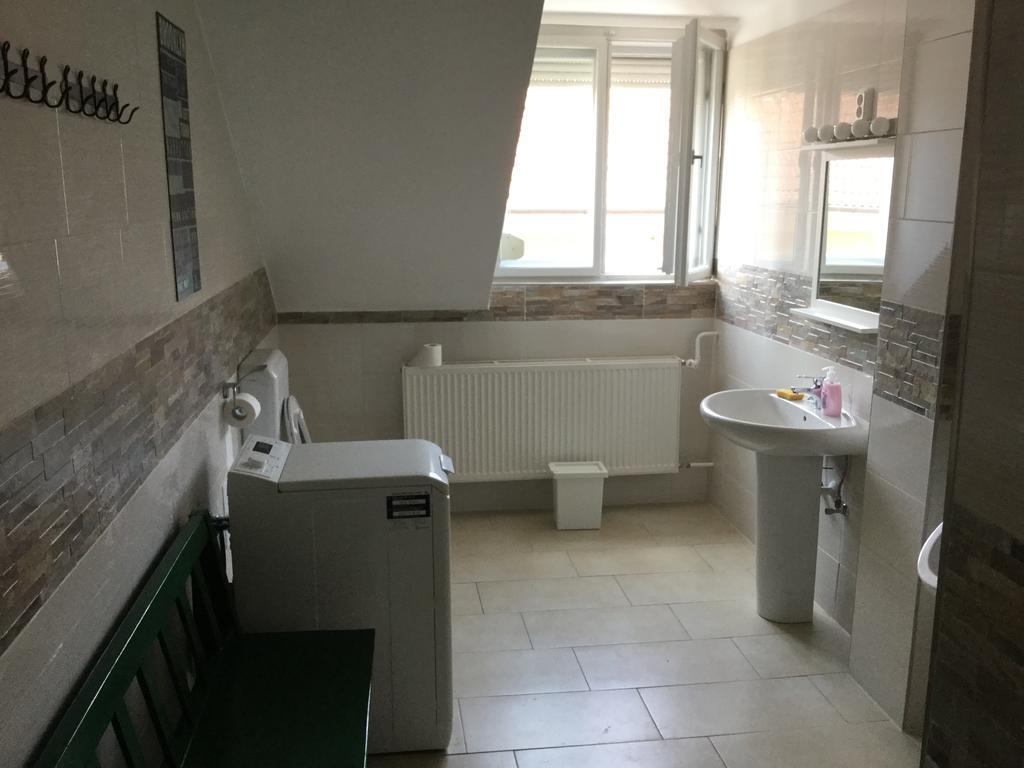 Avas Apartman Мисколк Екстериор снимка