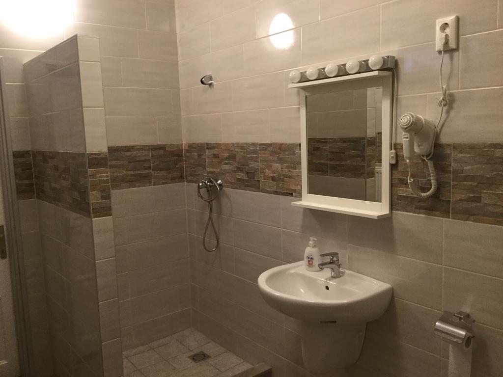 Avas Apartman Мисколк Екстериор снимка
